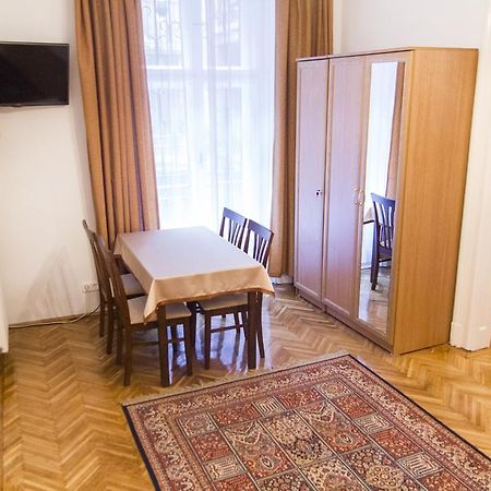 Authentic Budapest Apartment Номер фото