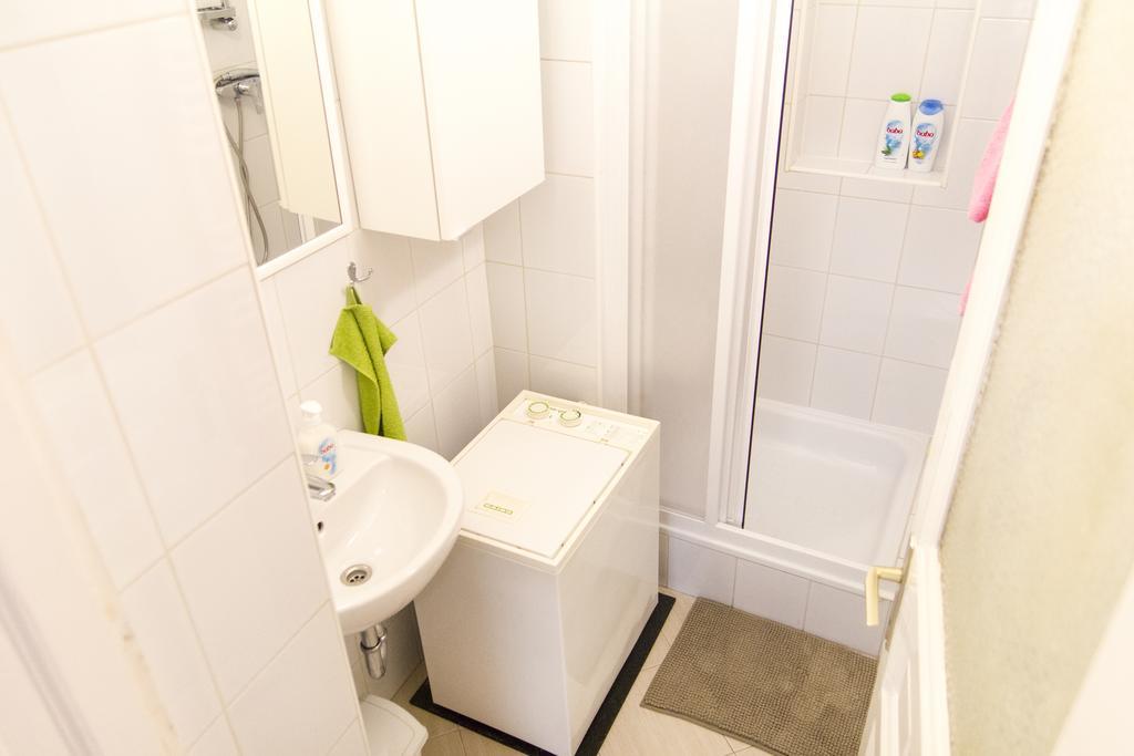 Authentic Budapest Apartment Номер фото