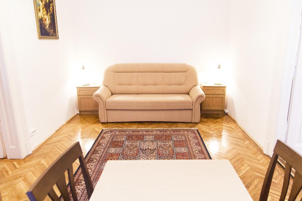 Authentic Budapest Apartment Номер фото