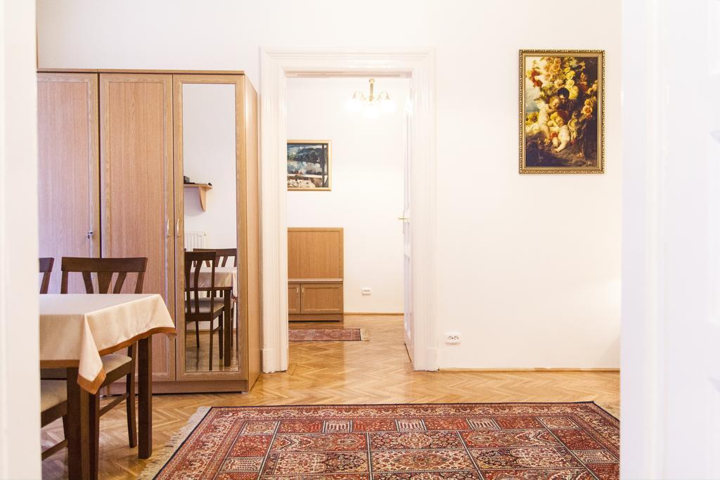 Authentic Budapest Apartment Номер фото